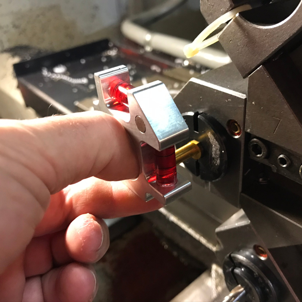 using the finger level in a machine shop